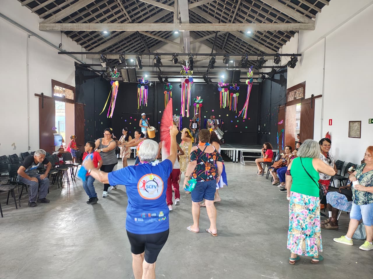 Pré-Carnaval do Cras agita o público no Centro Cultural em Santos Dumont